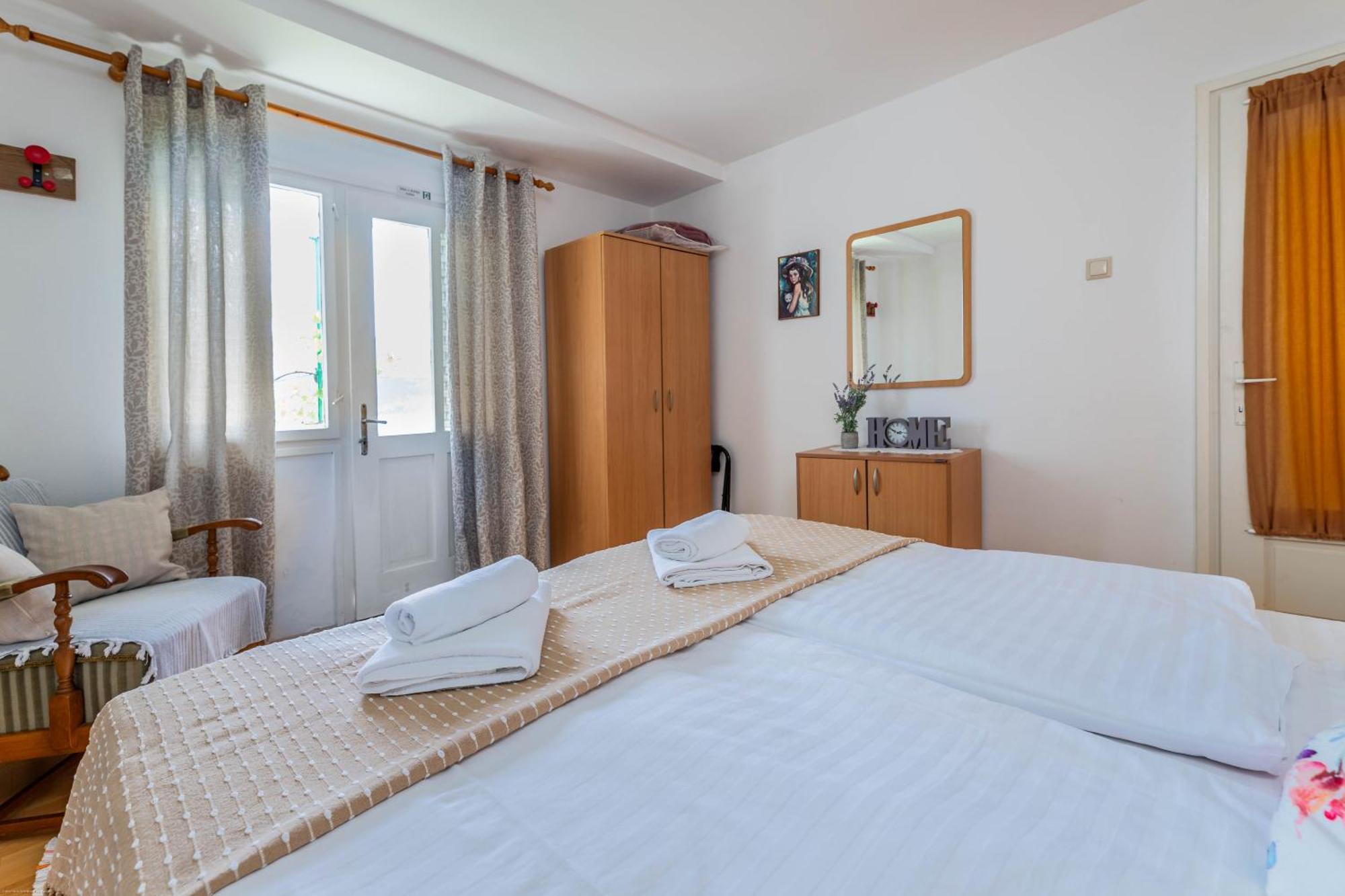Apartments Katarina Baska  Ngoại thất bức ảnh